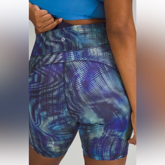 Lululemon invigorate High-Rise Short 8” size 6 and sport Bra 
Size 2 - Picture 4 of 8